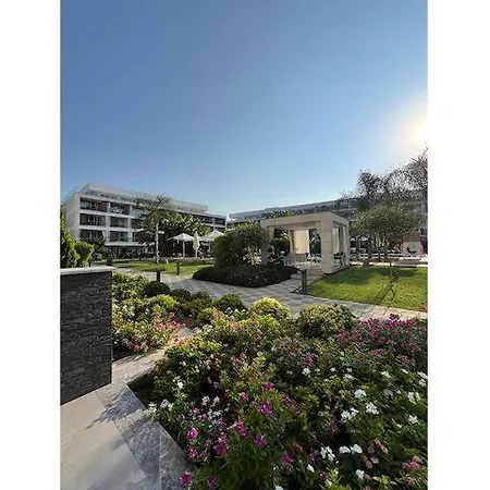 Courtyard Long 2-bedroom Lux *