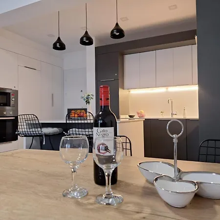 Courtyard Long 2-bedroom Lux