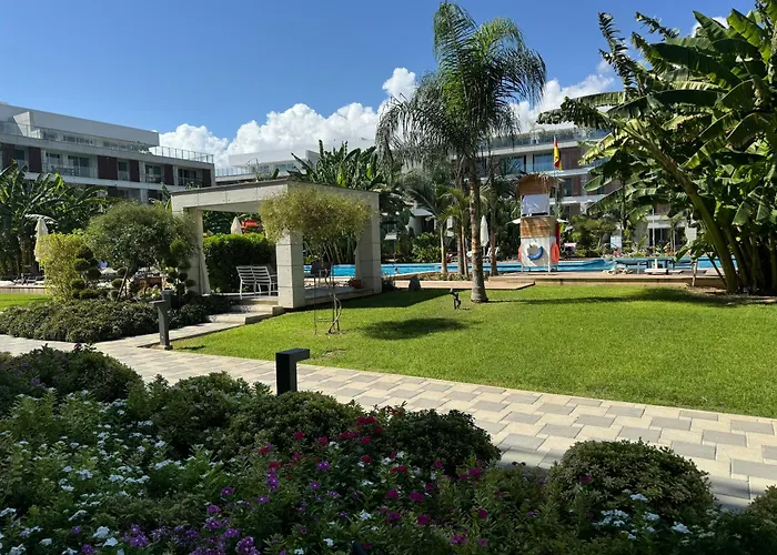 Courtyard Long 2-bedroom Lux *