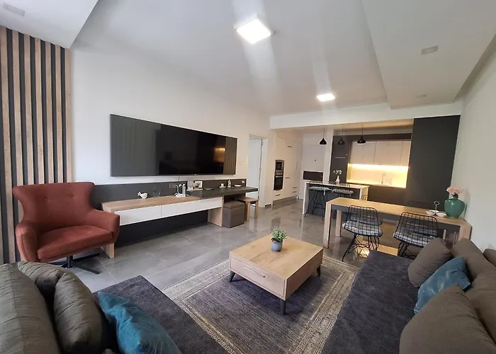 Courtyard Long 2-bedroom Lux *