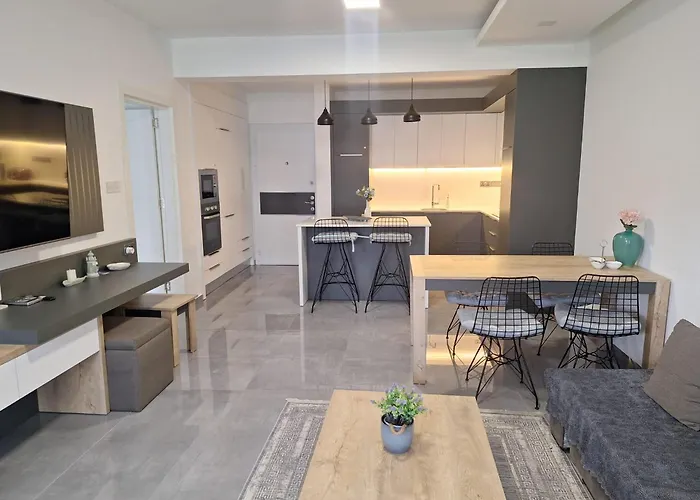 Courtyard Long 2-bedroom Lux *