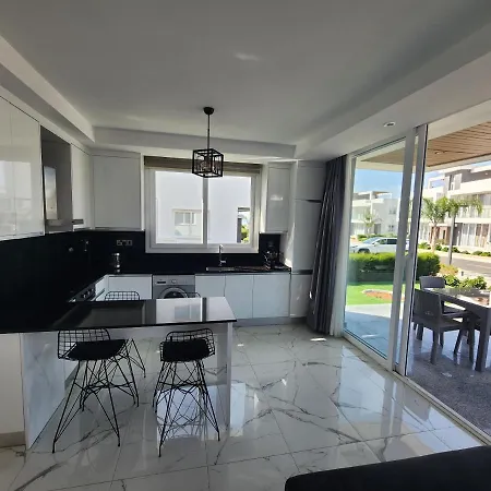 Four Seasons Life - Diamond Street - Sea Star 11B Apartment