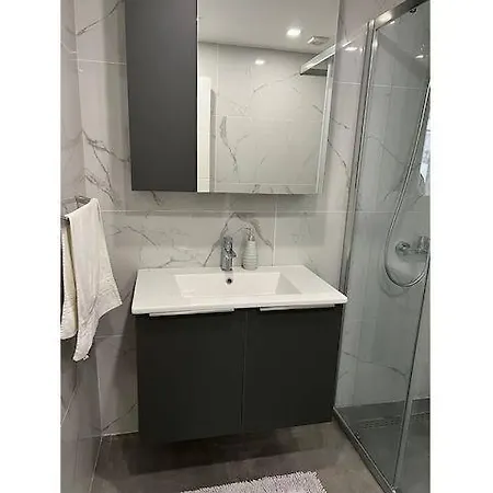 Courtyard Long 2-bedroom Lux Apartman