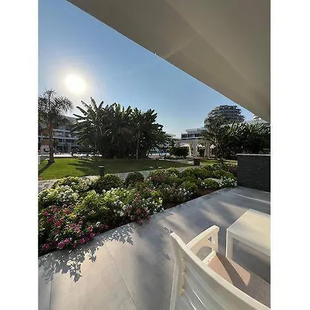 Courtyard Long 2-bedroom Lux Apartman