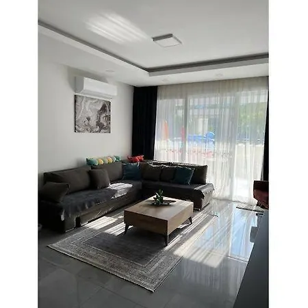Apartman Courtyard Long 2-bedroom Lux *