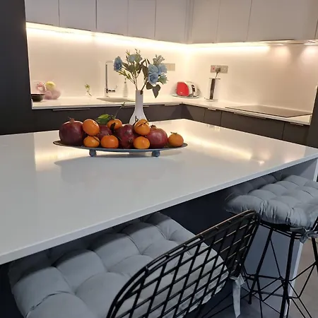 Courtyard Long 2-bedroom Lux Apartman *