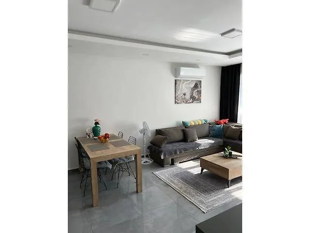 Courtyard Long 2-bedroom Lux * Gastria