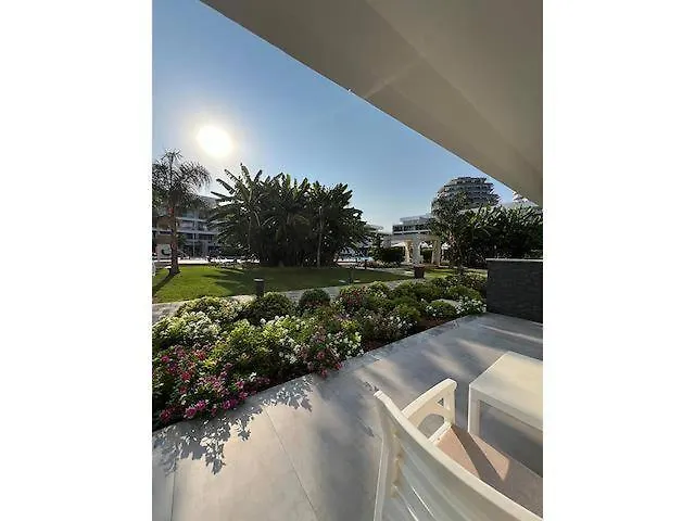 Courtyard Long 2-bedroom Lux Διαμέρισμα