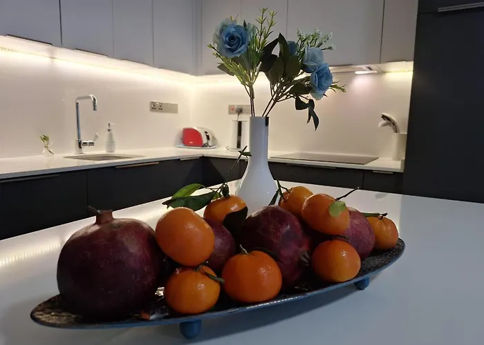 Courtyard Long 2-bedroom Lux Διαμέρισμα