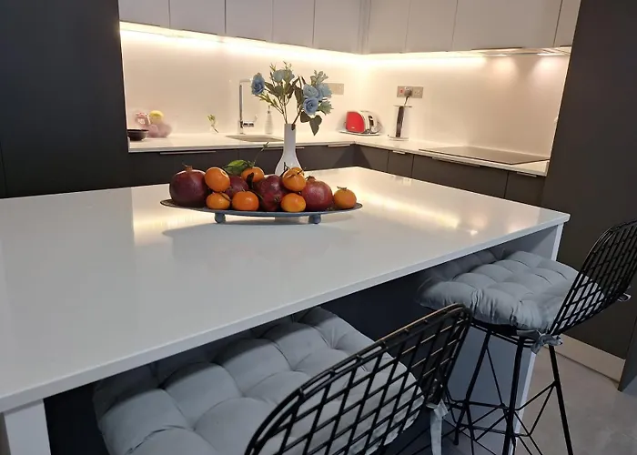 Courtyard Long 2-bedroom Lux Διαμέρισμα *